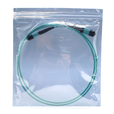 Cordone di patch in fibra ottica flessibile e resistente con connettore MPO per applicazioni di rete versatili