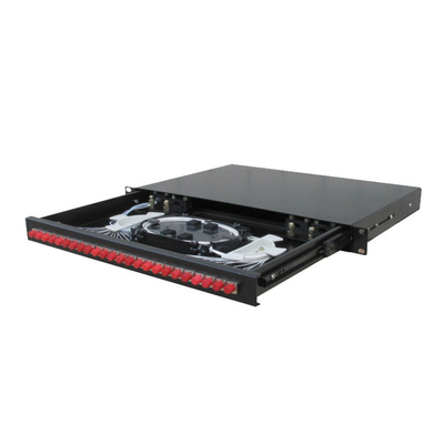 Pannello ODF in fibra ottica montato su rack con connettori FC per interni