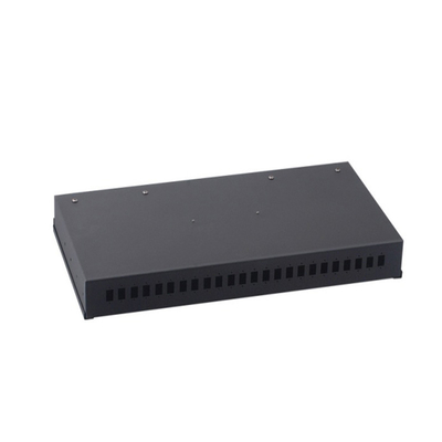 Pannello ODF in fibra ottica montato su rack con connettori FC per interni