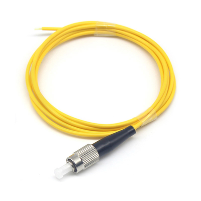 Assemblaggio a coda di fibra ottica multimoda e monimoda con connettore FC UPC